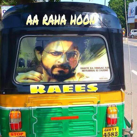 iam_raheman_srk's tweet photo. RT @FakeAccount555_: RT @HappyNewSRK: SRK #Raees Craze Captured somewhere in Gujarat
#Eid2016 @SRKUniverse @iamsrk https://t.co/GnatC73qgd