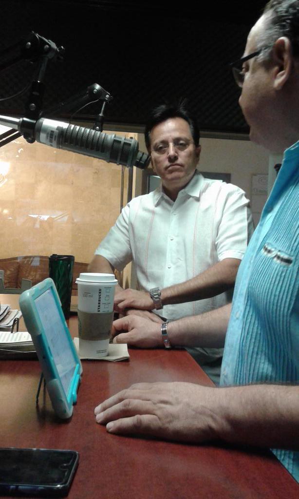 NoticiasenKS's tweet photo. @FelixHiguera nos platica el estado en el que recibieron hospitales y centros de rehabilitación en Sonora. http://t.co/Knf6KwoKRo