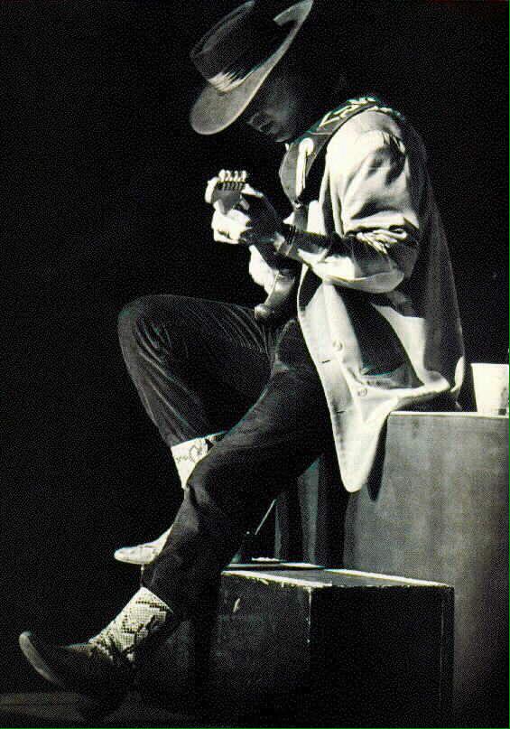 Happy birthday to Stevie Ray Vaughan! Thank you for inspiring our so loved idol! Wherever you are, 