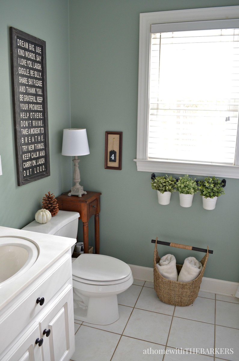 SonyaLBarker's tweet photo. Holiday Ready Room Refresh using @BehrPaint http://t.co/1tP7DnTwjI #truetohue #BEHR #ad http://t.co/Rj3uEu1tlE