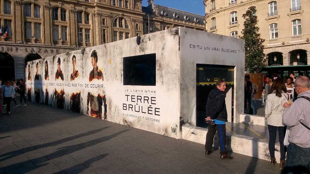 RobinLebon1's tweet image. De nombreux participants pour l&apos;opération de #streetmarketing sympa de #Labyrinthe 2