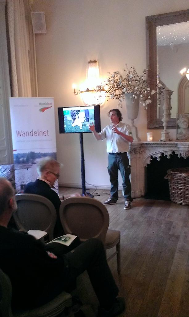 nkievandijk's tweet photo. Geslaagde vrijwilligersdag @wandelnet! Interessante workshop van @staatsbosbeheer, wandeling èn veel gezelligheid. http://t.co/cql7zHgRUQ