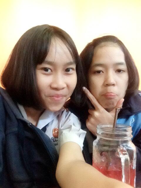 Thung_maneenet's tweet photo. A true friend sees your first tear,catches the second and stops the third
#Gn #loveU #DewAndThong
#At #7cake http://t.co/elWjsiwBIP