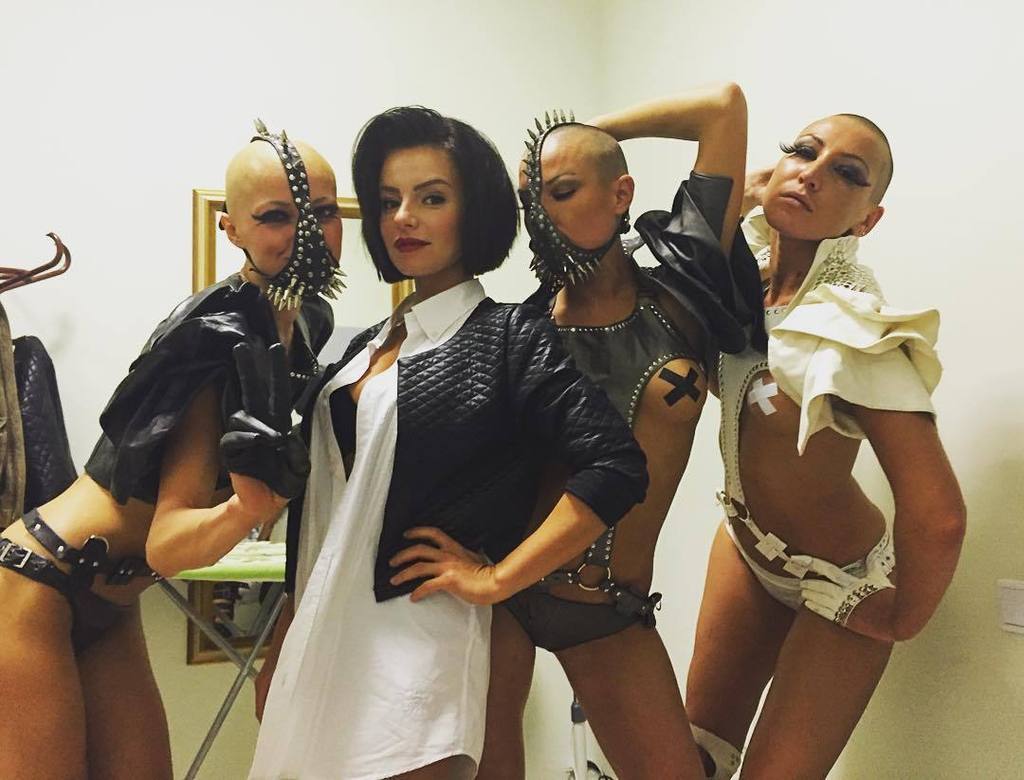 InstaAdler's tweet photo. TATU. Ulya Volkova and fashion show from Moscow! #tatu #dqueens #d_queens #bald #baldgirls #toplessgirls #nightlife… http://t.co/BchbtevHTM