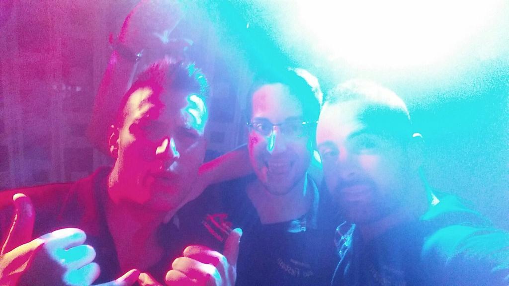 mapaudio's tweet image. Casi las 3 de la madrugada . Nuestros dj's haciendo feliz a la gente.