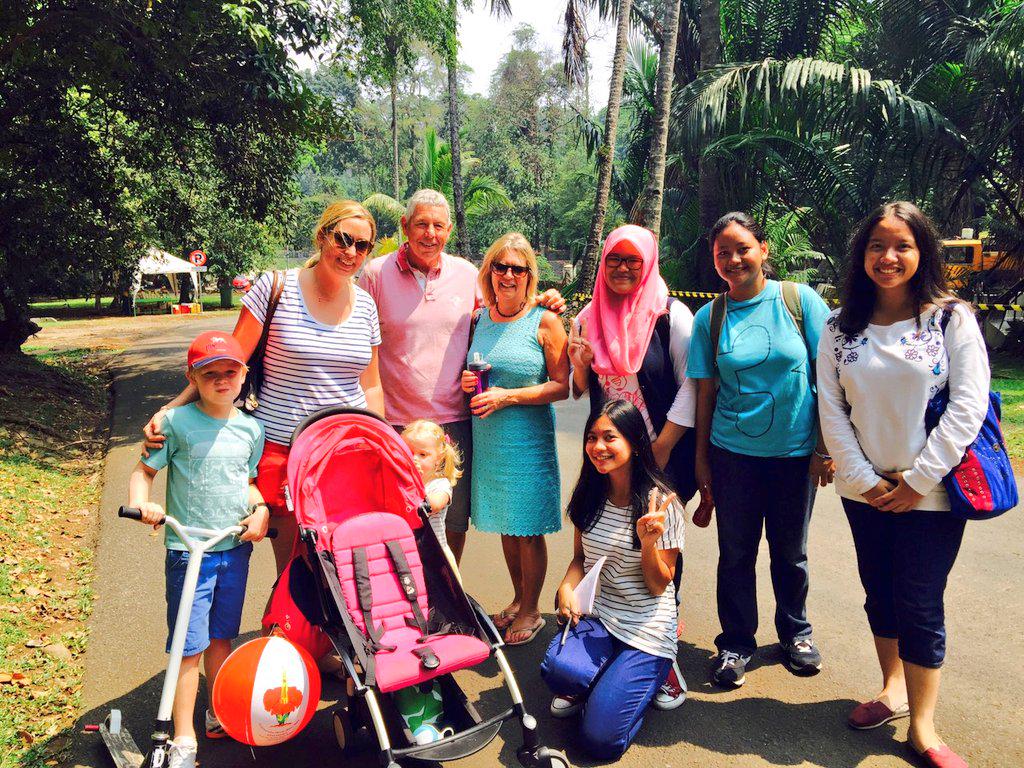 Yesterday, we went to Kebun Raya Bogor to do an activity from EF division which is Tourist Hunting😁🎉🚶