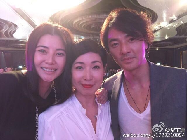 ekinpedia's tweet photo. #ekincheng #yoyomung snapping a shot with his exexex at #wilsonchin wedding http://t.co/DUCnkFgXAi