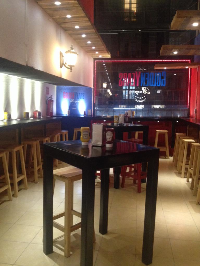 Visitando a nuestros amigos de <a href="/GRUPOEXPOBAZAR/">GRUPO MARKET</a> y disfrutando una rica hamburguesa. #100Recomendable !Vengan a cenar!