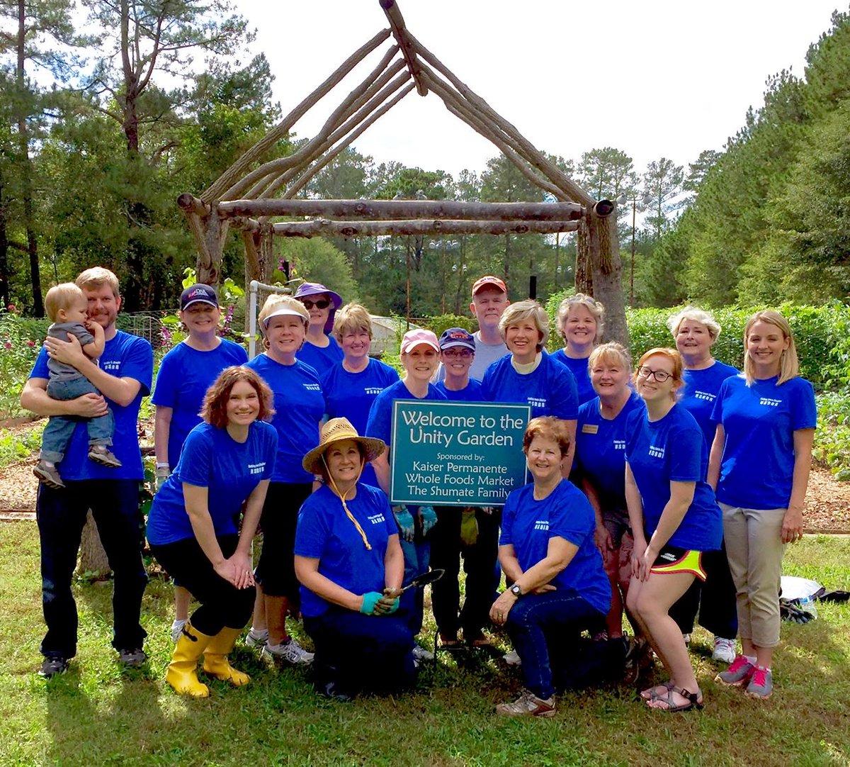 FieldingLewisGA's tweet photo. The Fielding Lewis Chapter NSDAR members celebrate 'Day of Service.' #NSDAR #DAR #FieldingLewisChapter #FieldingLewis http://t.co/kJ26jI7tfr