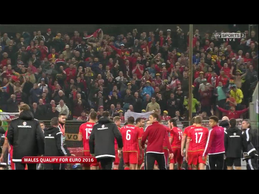 BaleCalves's tweet photo. Get in there! http://t.co/TLLJe0iC4h