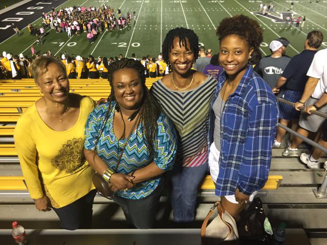 sdianejones's tweet photo. Enjoying the game with my Mom, sister, daughter and husband as we watch my nephew play in the band! http://t.co/jljfmPsovj