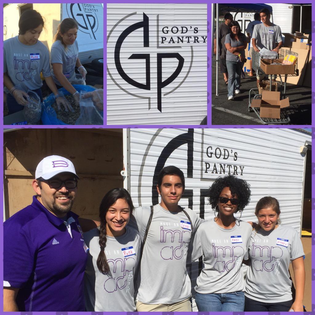 DayoFCA's tweet photo. Great morning serving 300+ families with groceries w/ my Leaders & advisor. #GodsPantry #RallyTheValley #FCAImpact http://t.co/oQiaZ7k31S
