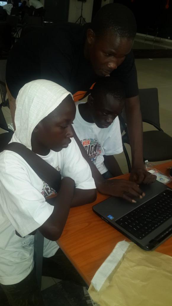 ACW_Senegal's tweet photo. Une petite revue des ateliers Scratch réalisés avec les plus jeunes. #AfricaCodeWeekSenegal http://t.co/tcvCkq3AeA