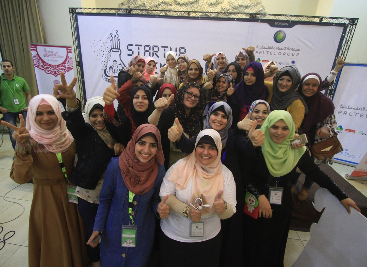 SWGaza's tweet photo. It's selfie time! Our whole community celebrates our successful #SWGaza5 - this event belongs to all of us! http://t.co/R9PlE9z12E