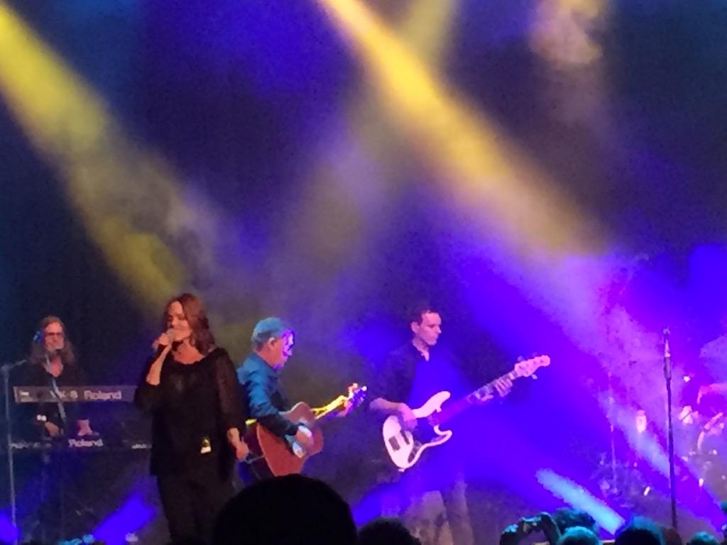 michaelhwilde's tweet photo. @belindaofficial as great as ever! @indigoatTheO2 #ingigo http://t.co/bLR4jH9Yer