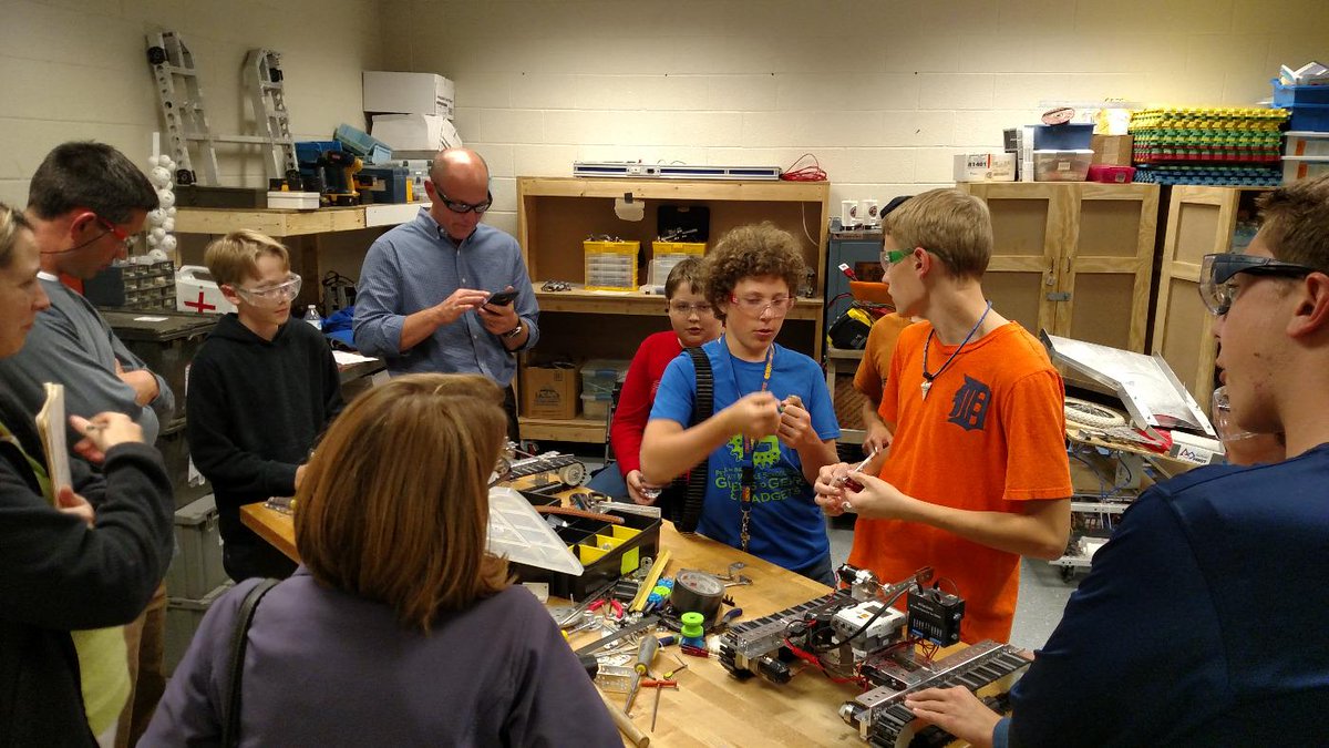 G3Robotics5411's tweet image. Welcome to the workshop a place full of creativity, the sound of whirring gears, the smell of snacks,  and friends!!!