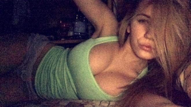 ashleyymami's tweet image. Boreddddd in bed, Retweet for a DM