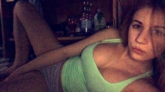 ashleyymami's tweet image. Boreddddd in bed, Retweet for a DM