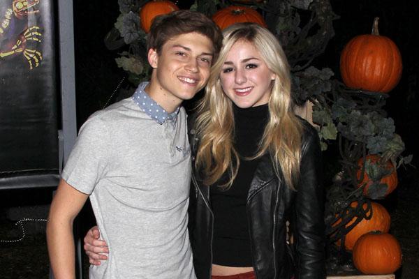justjaredjr's tweet photo. Cuties @ChloeLukasiak &amp; @RealRickyGarcia coupled up for Rise of the Jack O'Lanterns http://t.co/Tii5yxNDrV http://t.co/Yw5WkWPICq