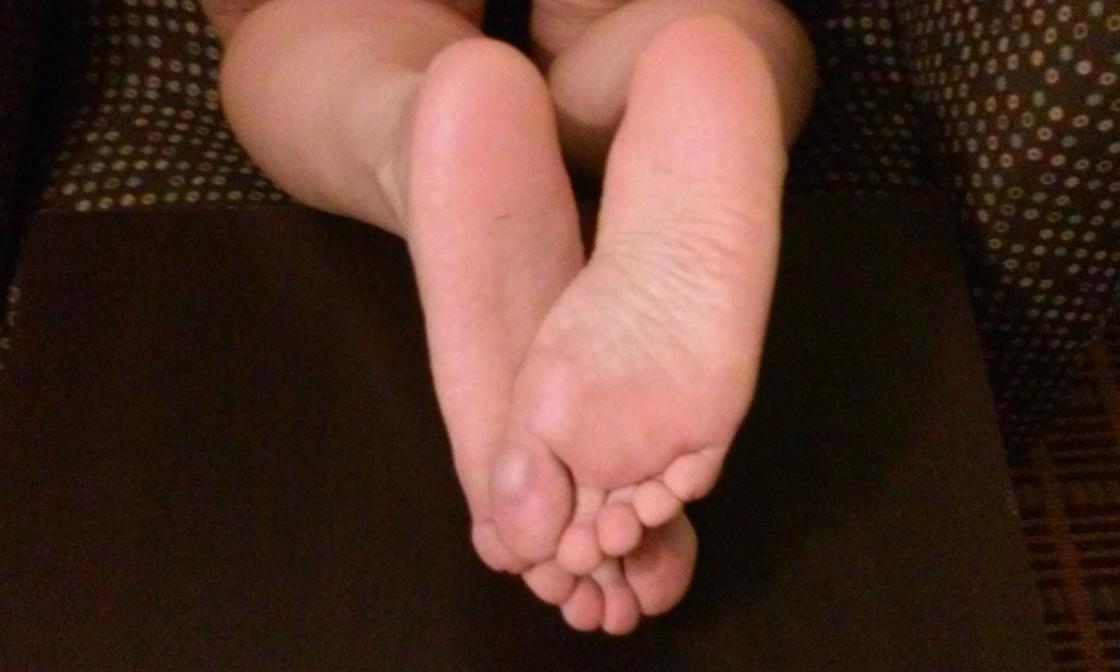 Get your wallets out #tributeme &amp; Start licking #footslave <a href="/adoreurfeet/">Feet lover</a> <a href="/feetoftheday/">feetoftheday</a> <a href="/tweethotfeet/">tweethotfeet</a> <a href="/BarefootGirls/">BarefootGirls</a>