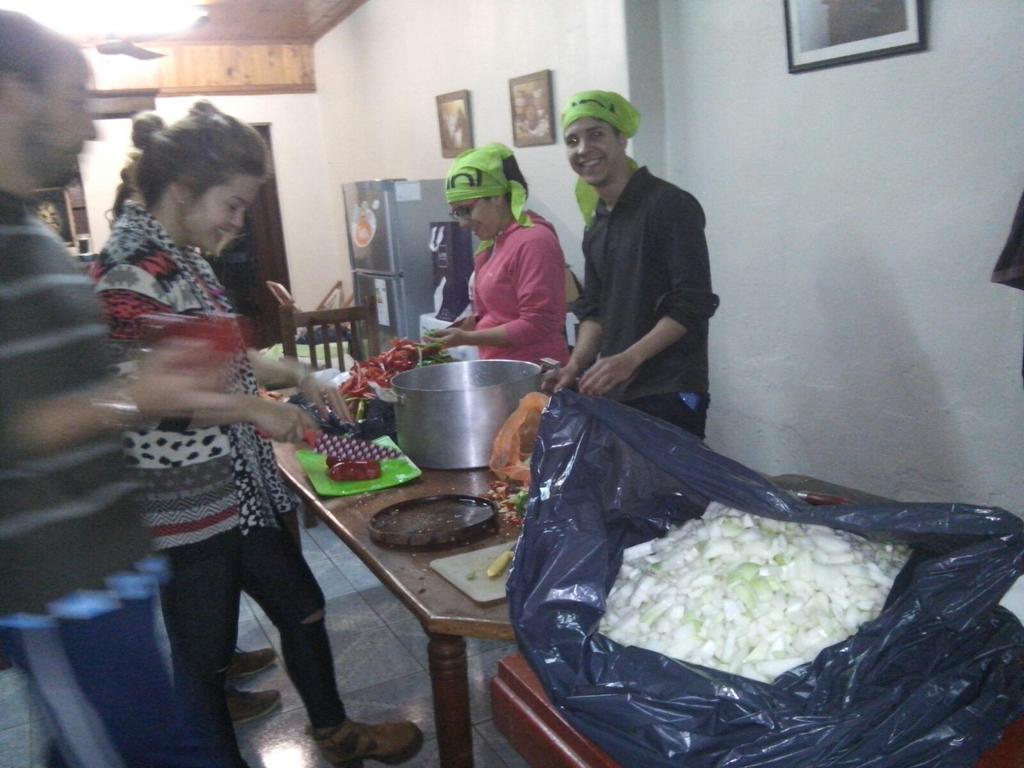 mariluleverberg's tweet photo. A servir ! @juromisiones concretando iniciativas ! Aguanten los jóvenes renovadores ! @IvanLisnesky http://t.co/XooSvGOIv6