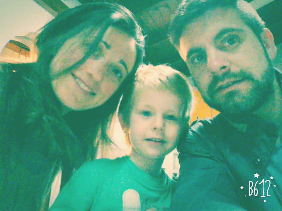 Opengimnasio's tweet photo. Hoy descansando en familia. El lunes a entrenar con toda en open. X mas que sea feriado. A las 9 se va a open. http://t.co/BDrJeh3o2V