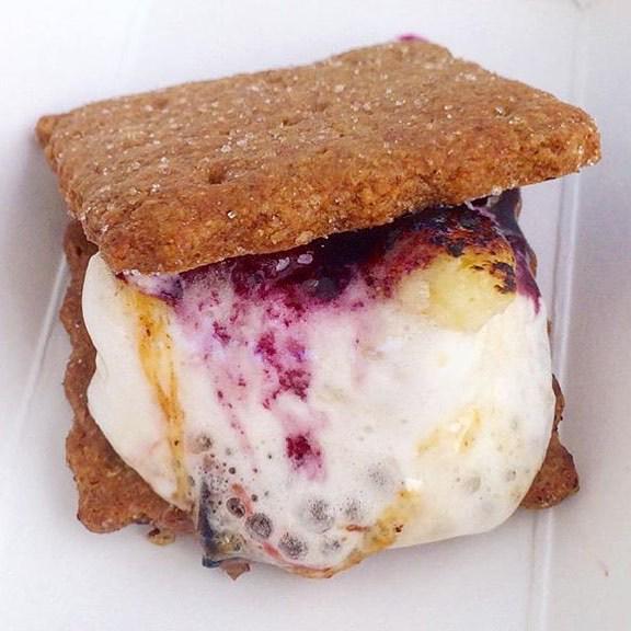 Get your ooey gooey sugar fix at the <a href="/torchsmores/">Torch S'mores</a> #OOZEFEST booth! || #FOODBEAST 📷<a href="/threads/">threads</a>… ift.tt/1Pn7BTu