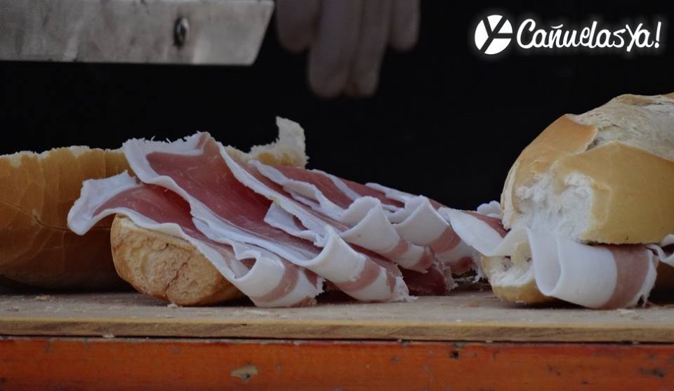 CanuelasYa's tweet photo. Comenzó la #Uribefest http://t.co/MfeGCc2BuQ #CervezaAlAireLibre #turismo #FindeLargo #cervezaartesanal #Cañuelas http://t.co/5lRboVOSbL