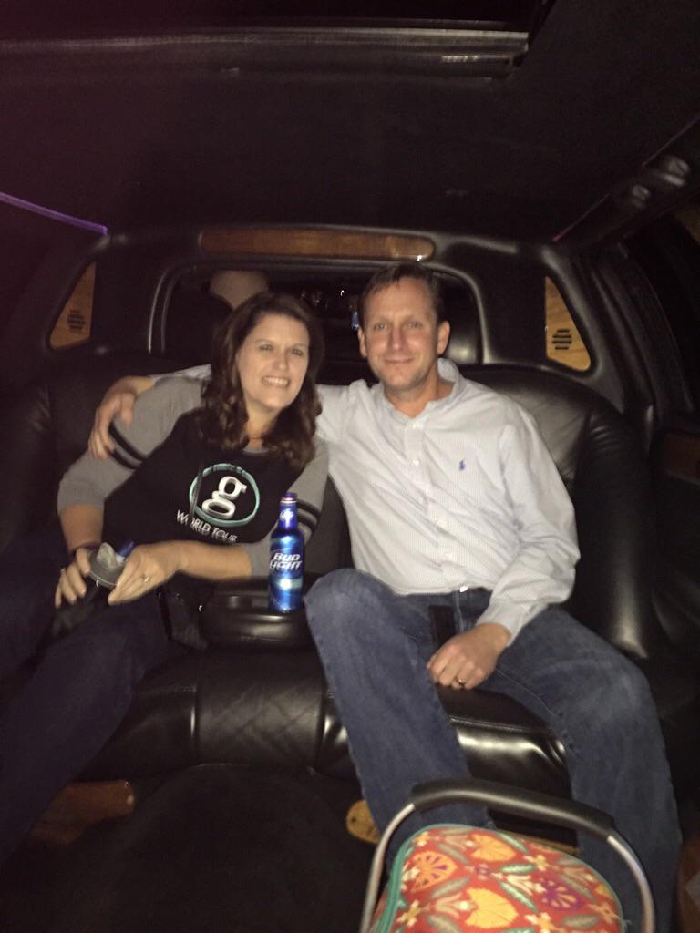 TwitJustBecause's tweet photo. On our way! #GarthBrooks #GARTHinCLEVELAND. http://t.co/WXMEA5R8de