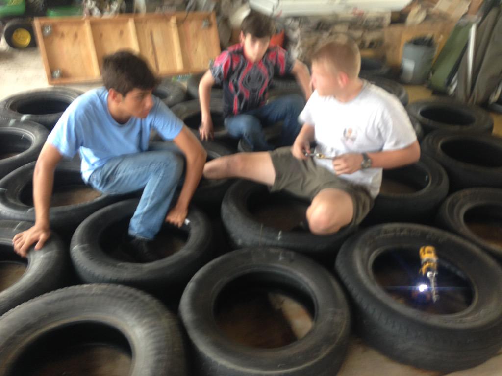 TKGatorGrind's tweet photo. With the help of the Boy Scouts, the build for #TKGG begins! #GSCBSA http://t.co/mzxqGqG3fP