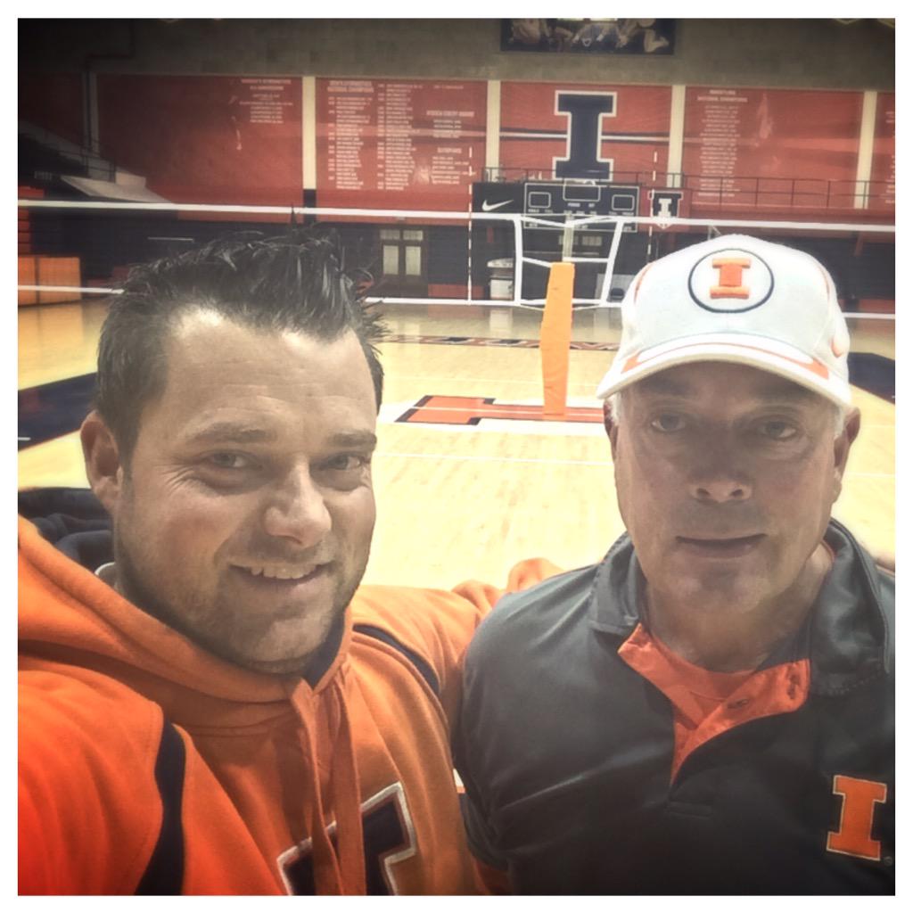 Chefmathu's tweet photo. Go #Illini go!! #shieldcard #CollegeGameDay http://t.co/1HmgaVxZOJ