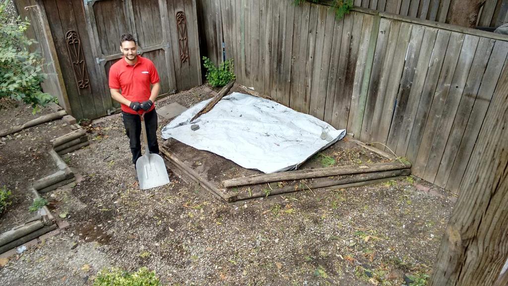 RidofitToronto's tweet photo. And there it is gone #ridofit #jumkremoval http://t.co/g8Q0ijslUp