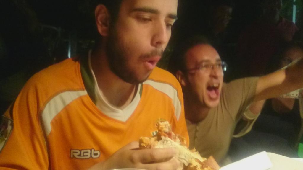JMMorales77's tweet photo. Y ya están comiendo,  55 minutos por delante.@QUERICKO  @comerciolaura @riveramorales92 @ http://t.co/Rbn3DEKtLk