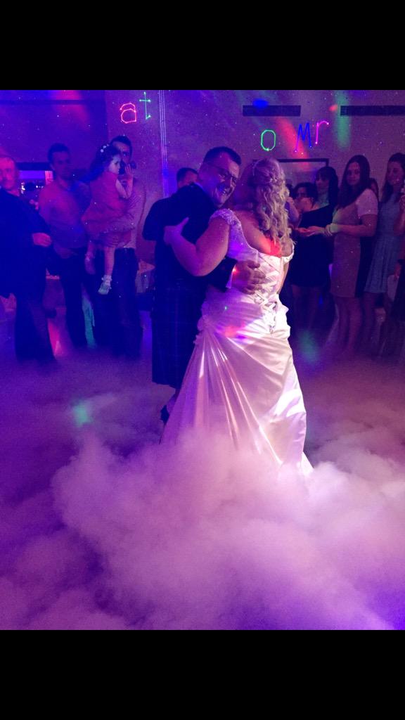 gareth_d17's tweet image. Congratulations to Mr &amp;amp; Mrs Forsyth today's bride &amp;amp; groom @HIHullMarina #dancingintheclouds #discostusrockingroadshow