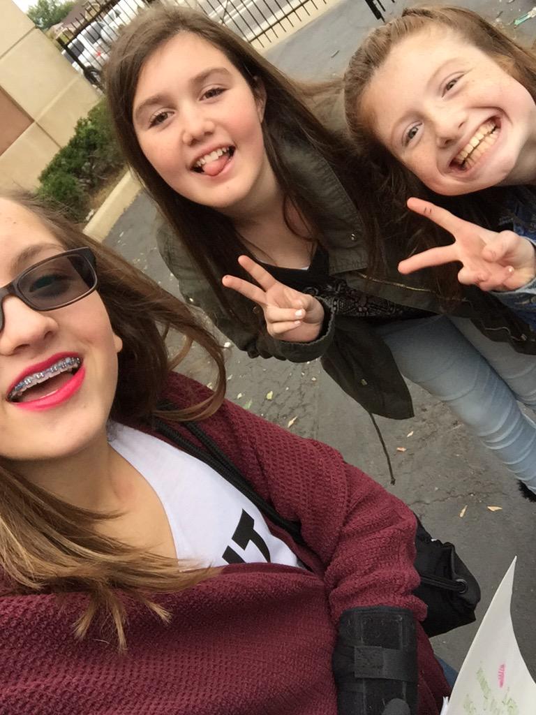 lovinmacbby11's tweet photo. we're waiting to meet you💕 @AndieCase @ALISHAMARIE @MamaMiaMakeup @sierra_furtado @lifeaseva @MeredithFoster 💙💙 http://t.co/mWgkg7vq6W