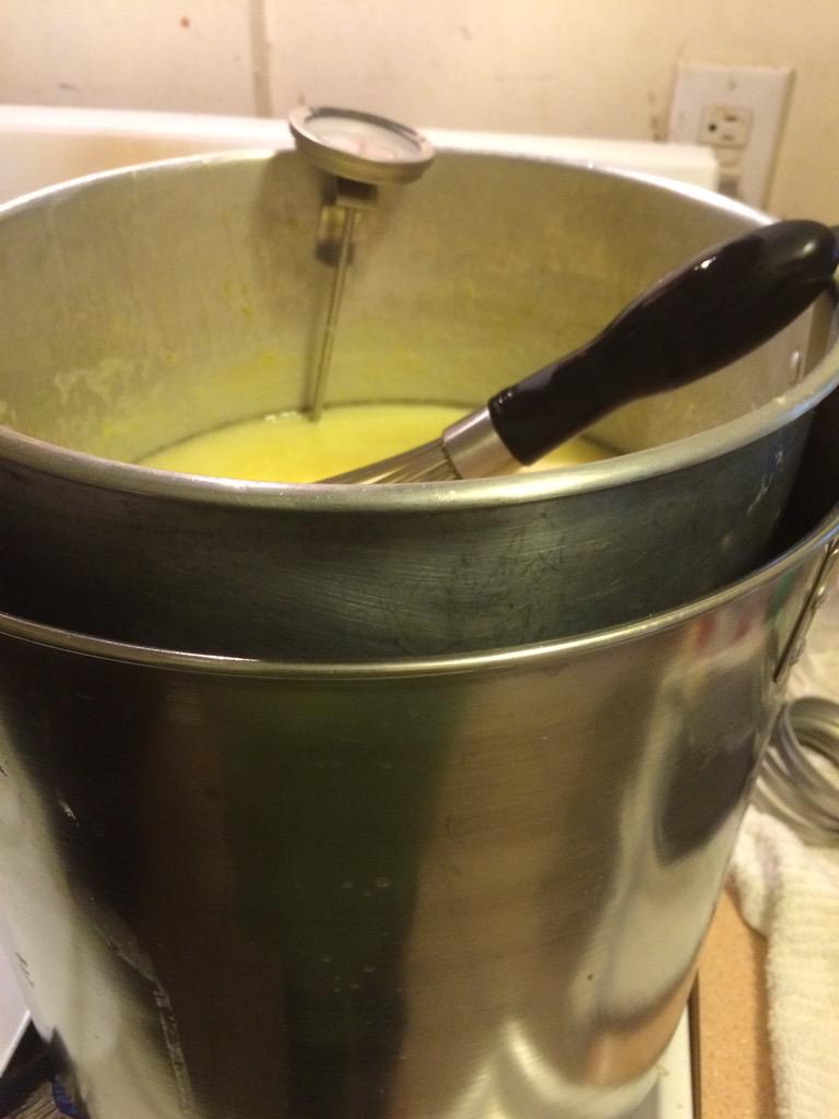pamhart75's tweet image. When you don't have a double boiler. #doublepot #lemoncurd #pamjam