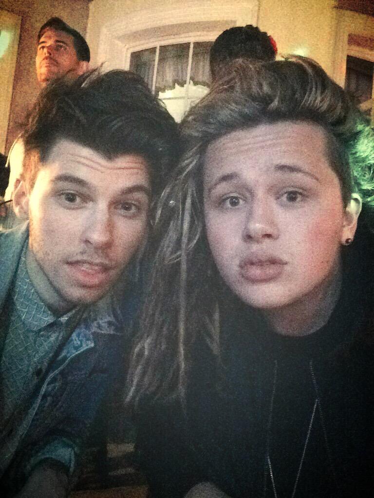 itsjamesgraham's tweet photo. Get your sexy assesssss down to @ACESJ2 tonight!!! Come hang out with me and my new brooooo @LukeFriendMusic ❤️ http://t.co/uJxxFyAArM
