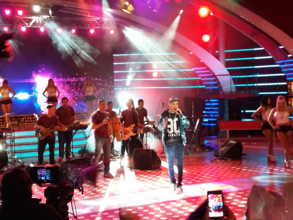 CaaamiCabj's tweet photo. Sos el uno! Otro finde haciéndote el aguante :)) #PasionDeSabado @BLanzelottaOK http://t.co/b3ZpBwSJQ2