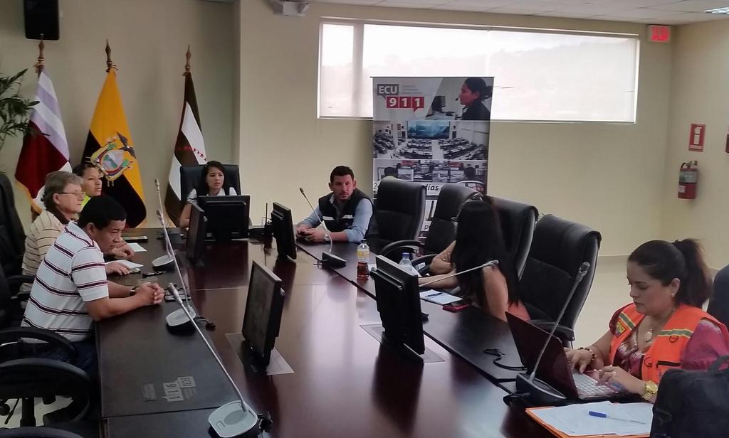 ECU911PVO's tweet photo. Mesa de Seguridad se reúne en el @ECU911PVO, por exámenes del #CEACES que se rendirán mañana en la @UTMManabi http://t.co/07BrSI5eoE