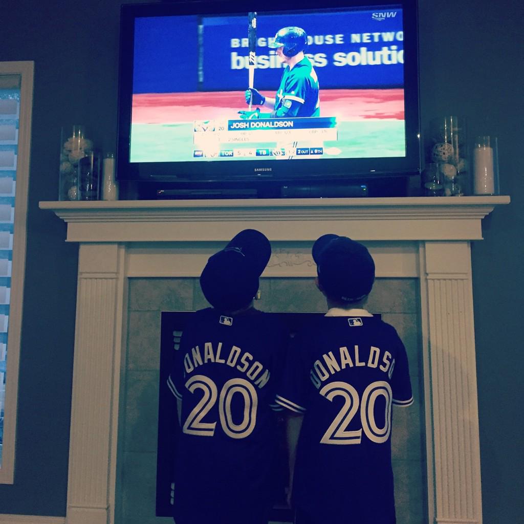 TwylaBadry's tweet photo. Boys ready for @BlueJays post-season! @BringerOfRain20 #ComeTogether http://t.co/VN6bibdqfa