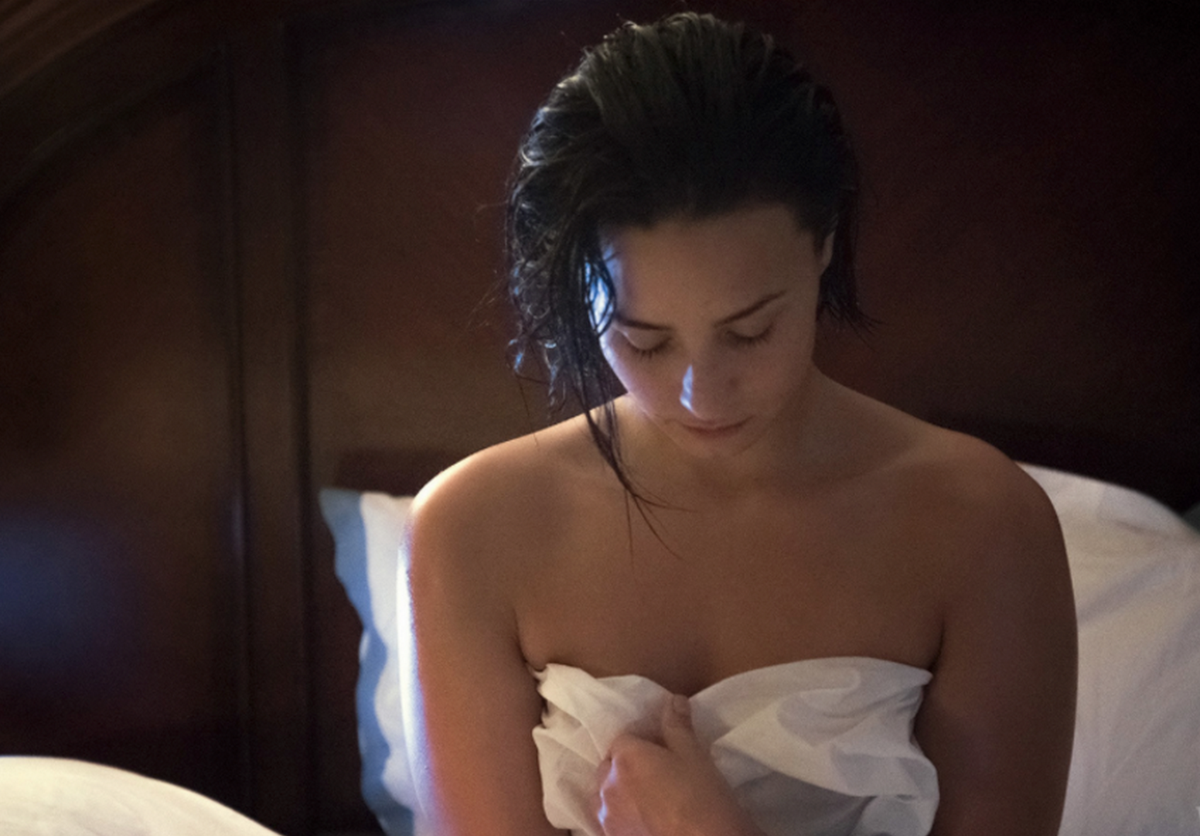 soy_502's tweet photo. Sin ropa, sin maquillaje, sin retoques: así posa Demi Lovato para Vanity Fair http://t.co/UdtlvGKyX3 http://t.co/P8KN0HfIpE