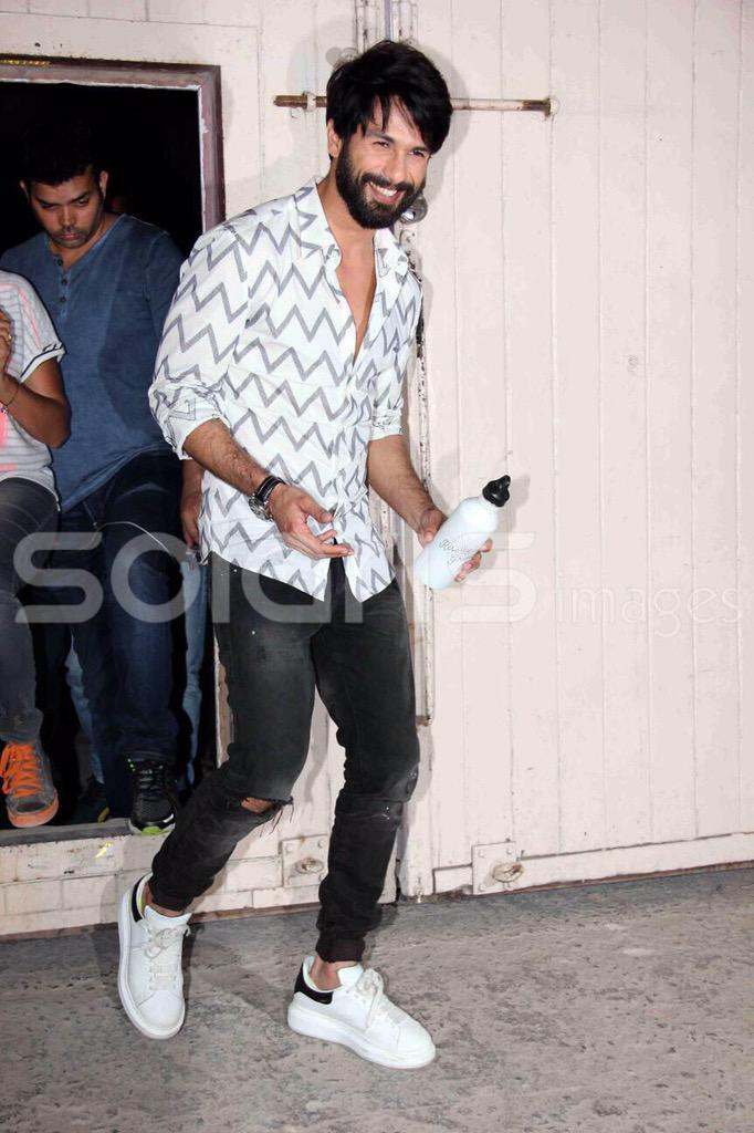 Meho_shanatics's tweet photo. ضحكككته جميله طحت بغرام ذي الصوره والله😭😩🙊وربي محلوو بزياده مع لحيته وشعره😓😩🙊😍 http://t.co/WY0GJRGOmQ