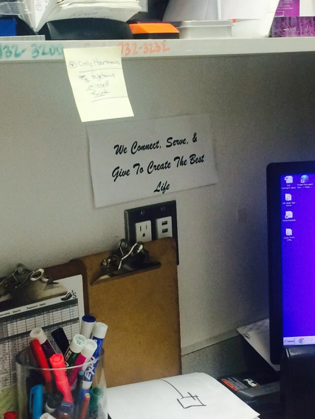 LefeverGayle's tweet photo. #chiliswindermere #chilis40 #firsteggleader @Dustinhoma_87 way to share your passion http://t.co/y3Yytqao6c