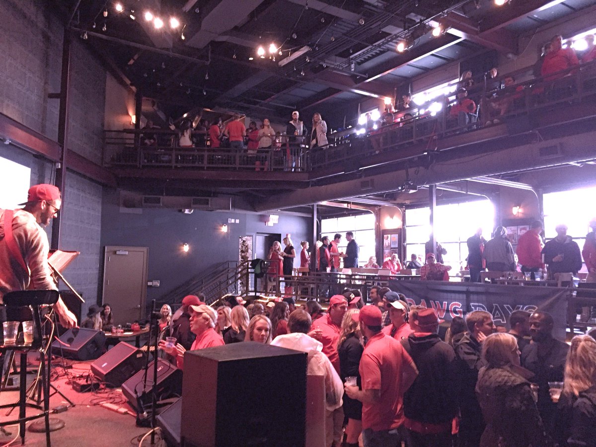 GraduateAthens's tweet image. Come join our DRY tailgate. Great music, food, drinks &amp;amp; the #Dawgs will be on 7 TVs. #GraduateTailgate #GoDawgs #UGA