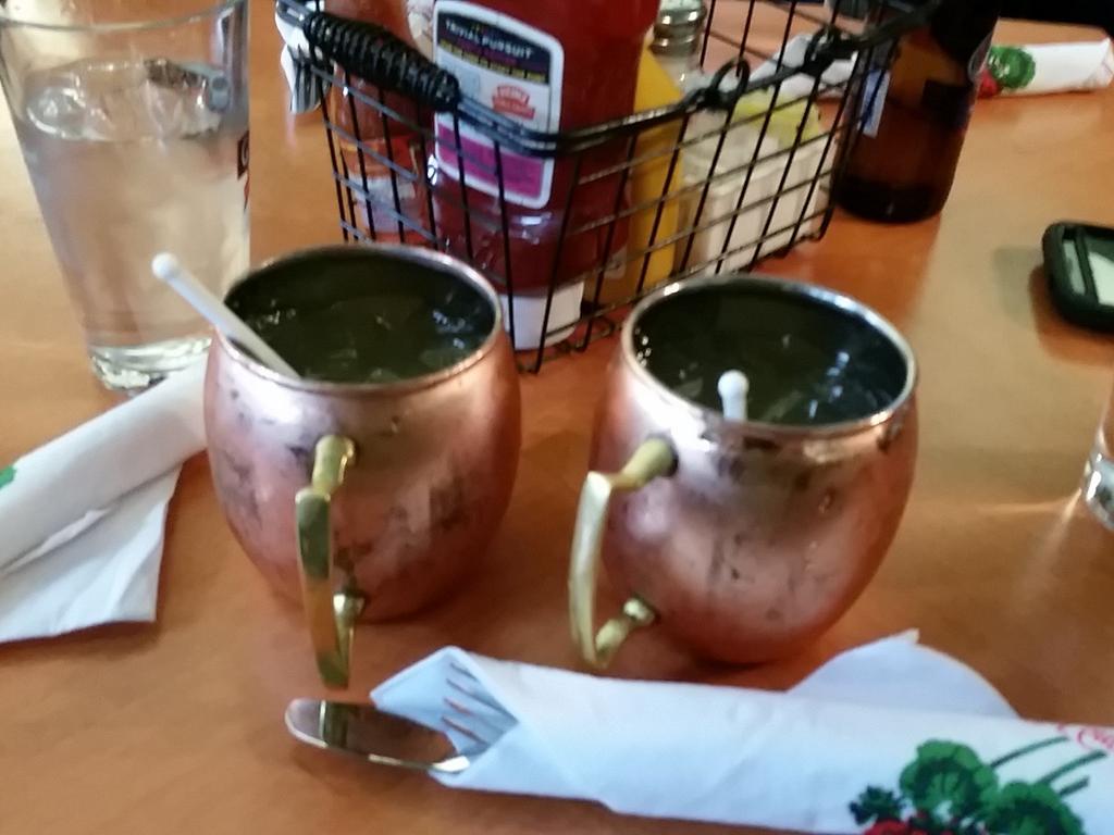 BiGJokER1990's tweet photo. #moscowmulefordays # atthegatehouse # watchingthegamewiththefam #helllyeah http://t.co/xg0bE5vc64