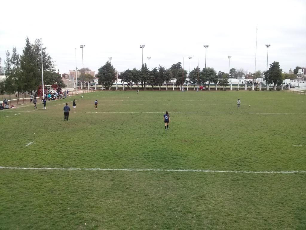 LevantaYSegui's tweet photo. Ya arranca la fecha de Rugby Femenino en La Lomita @rugbyunicba @rugbyunc http://t.co/IgUta3WlV4