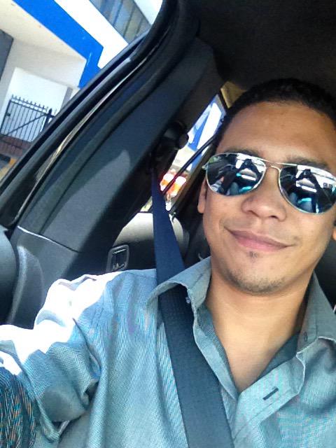 CFranciscoG's tweet photo. Aquí surfeando el tranque con @Uber_Panama y apoyando con el #YoLucho #ViajandoTranquilo #UberSiVa http://t.co/OQNX4wsqFe