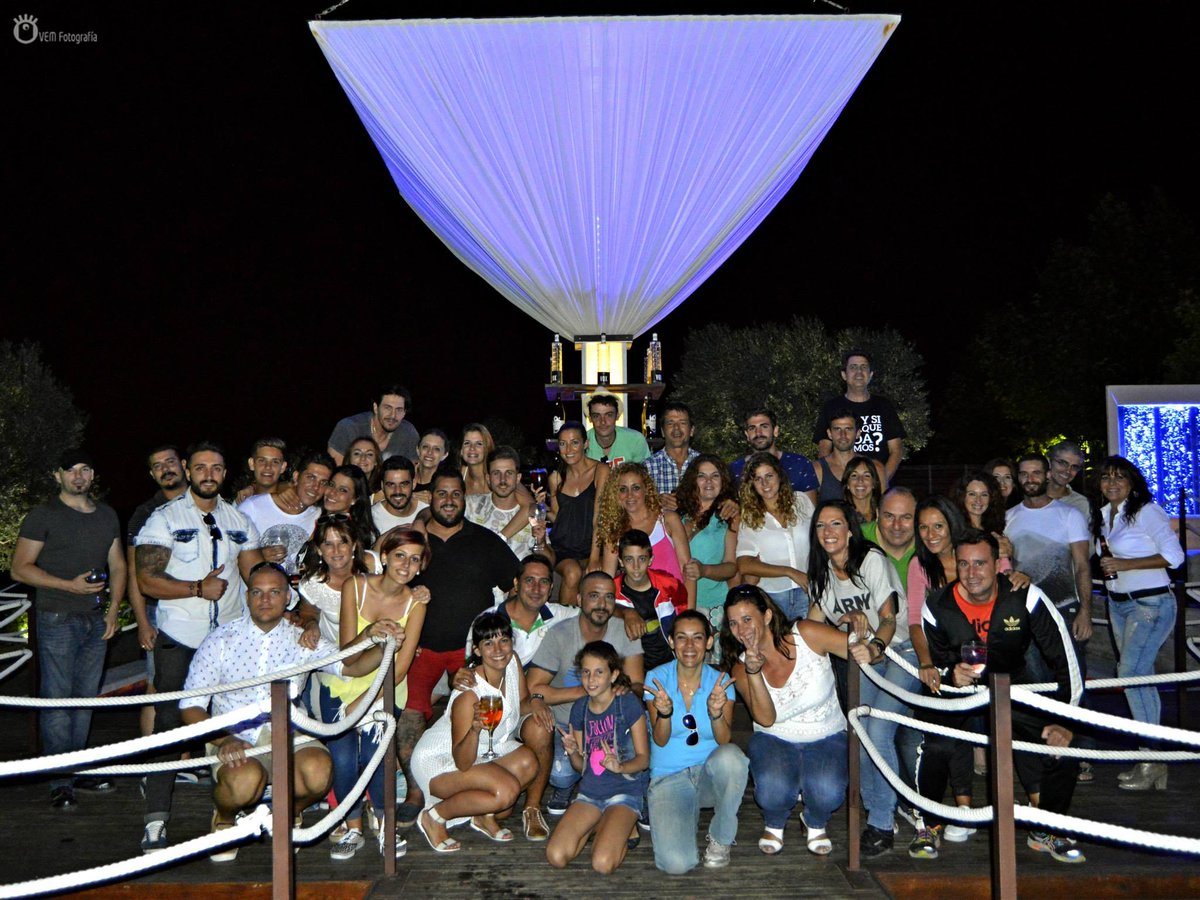 El equipo de Look Sevilla, os da la gracias por haber compartido este verano con nosotros, habeis sido geniales!!