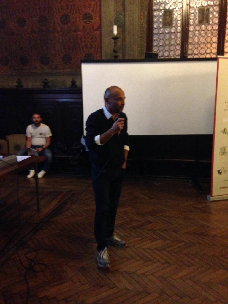 eugeniogallina's tweet photo. @stefanoanfossi era un architetto, ora fa altro #meanight #supernovabrescia http://t.co/15yJySan7x