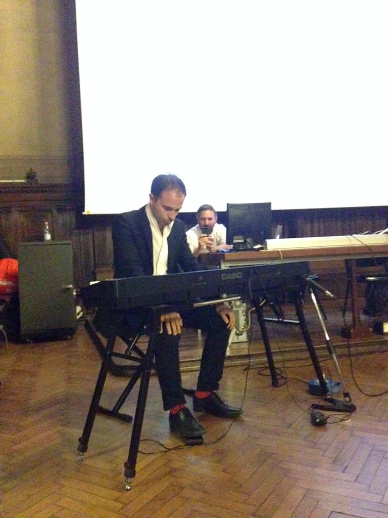 eugeniogallina's tweet photo. Davide Turra 4 aggettivi per interagire con il pubblico #Meanight #supernovabrescia http://t.co/T1UyVH9K5i